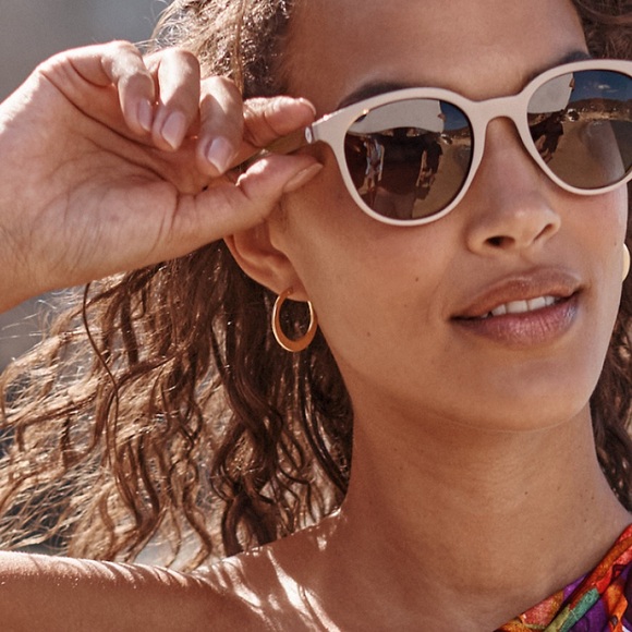 Jane Diaz hoop earrings - Picture 5 of 5